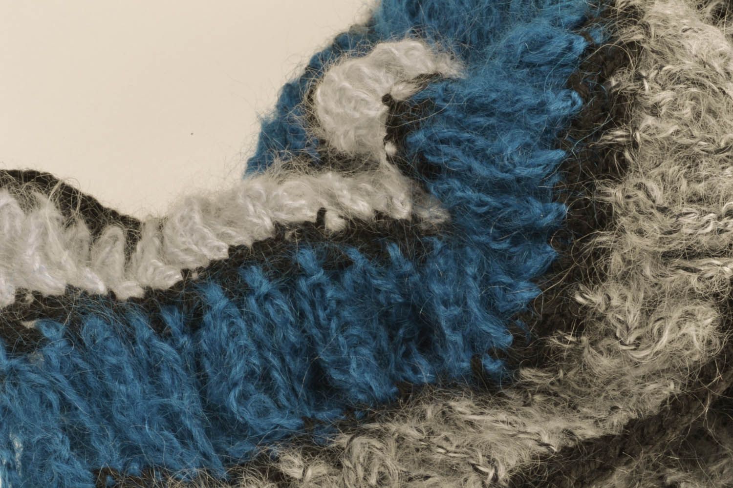 Écharpe tricotée au crochet ajourée en mohair photo 3