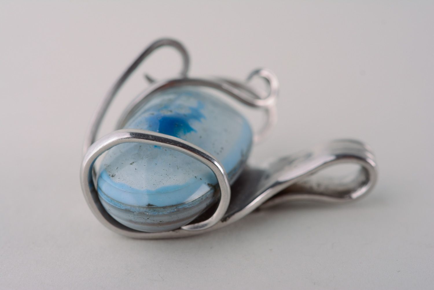 Металлический кулон из мельхиоровой вилки с голубым камнем фото 2