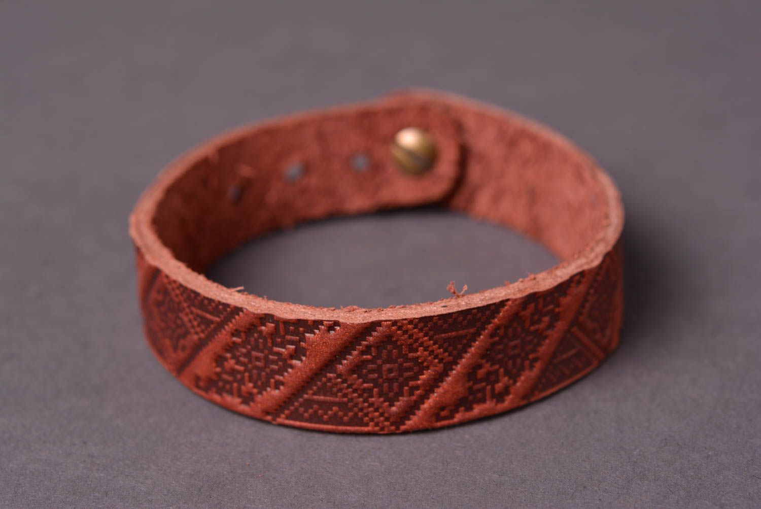 Кожаный браслет ручной работы аксессуар из кожи коричневый браслет на руку фото 3