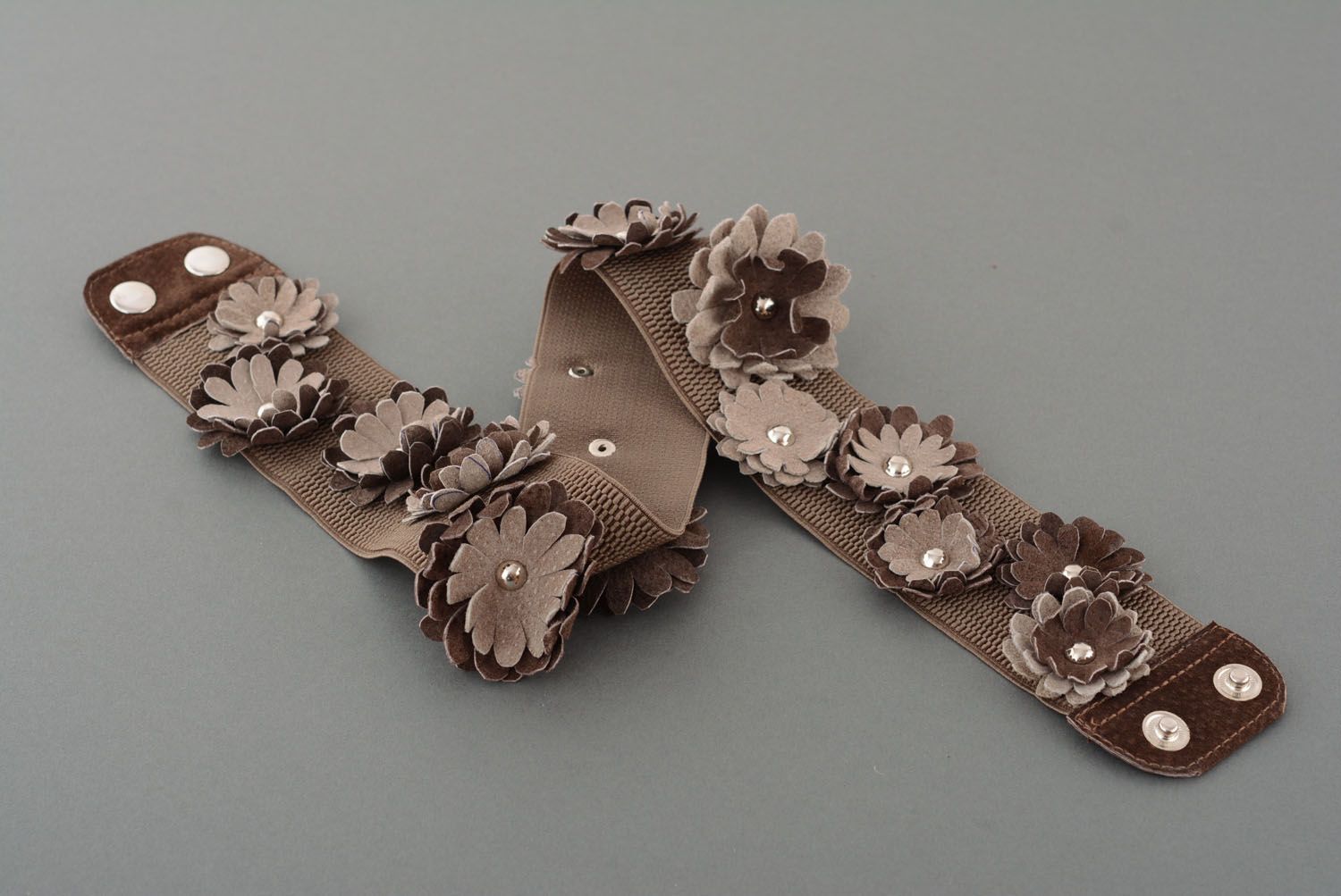 Elastic belt with leather flowers photo 4
