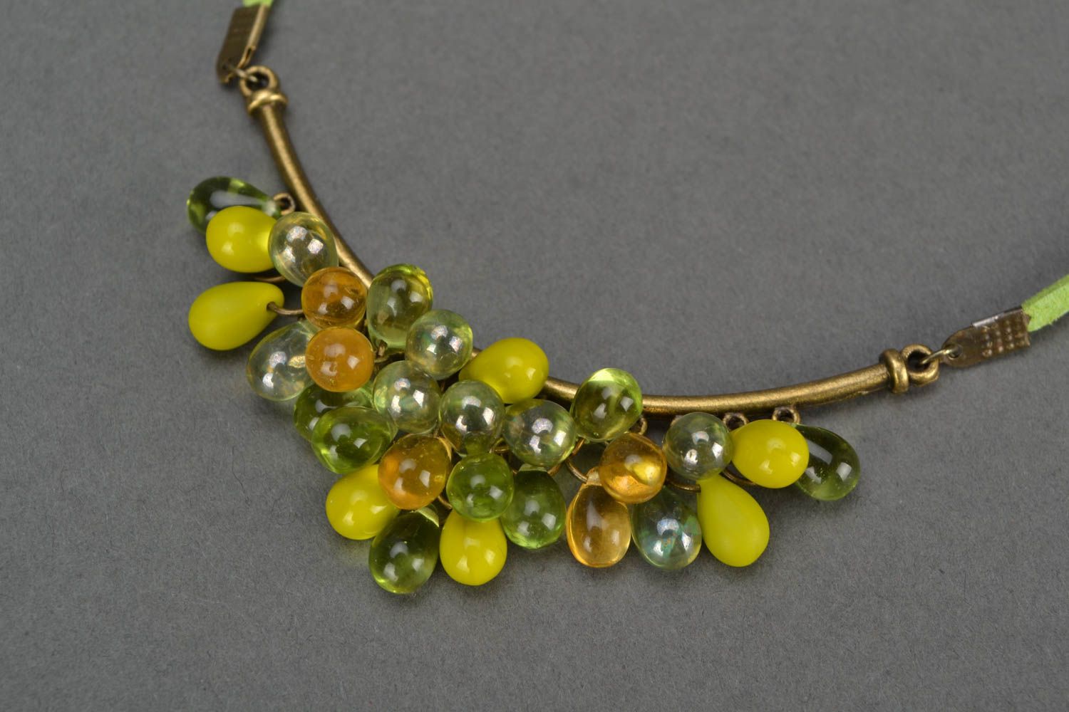 Collier vert perles de verre lacet vert en daim accessoire fait main Grappe photo 3