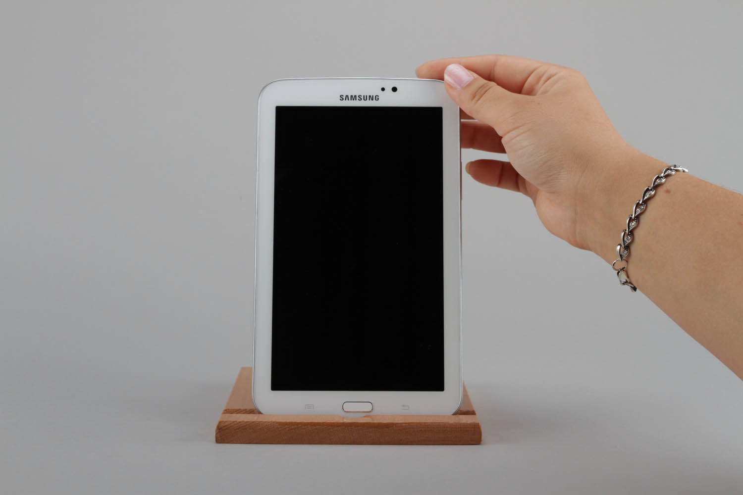 Wooden stand for telephone or tablet photo 2