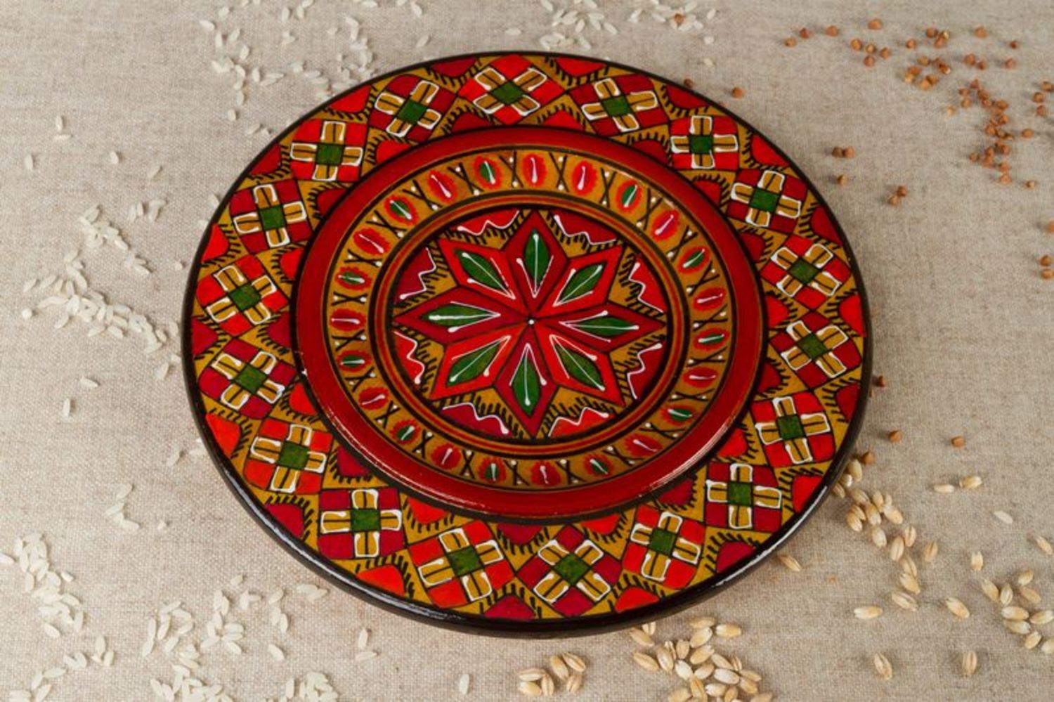 Декоративная тарелка с росписью фото 1