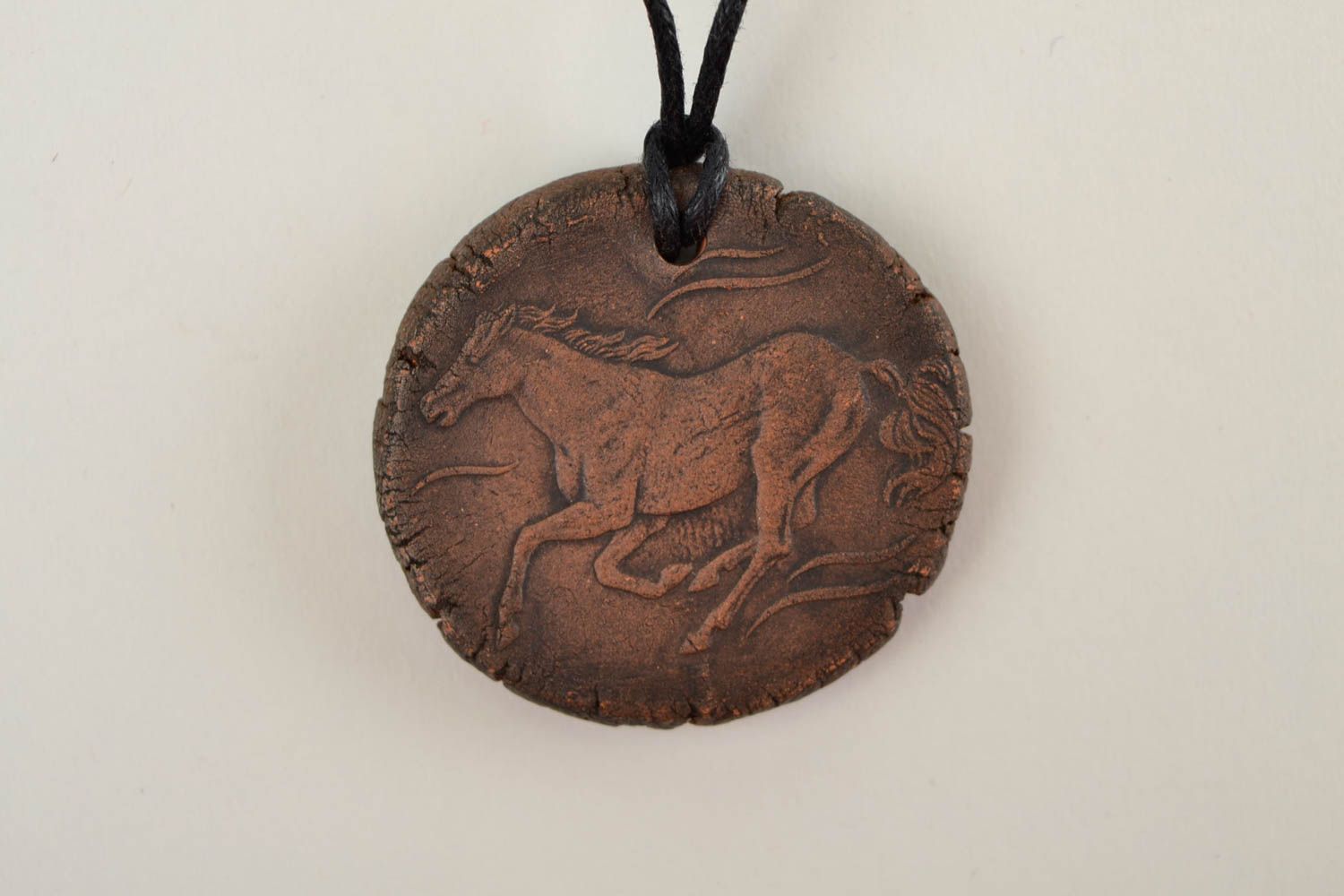 Pendentif céramique Bijou fait main rond cheval Accessoire femme design photo 4