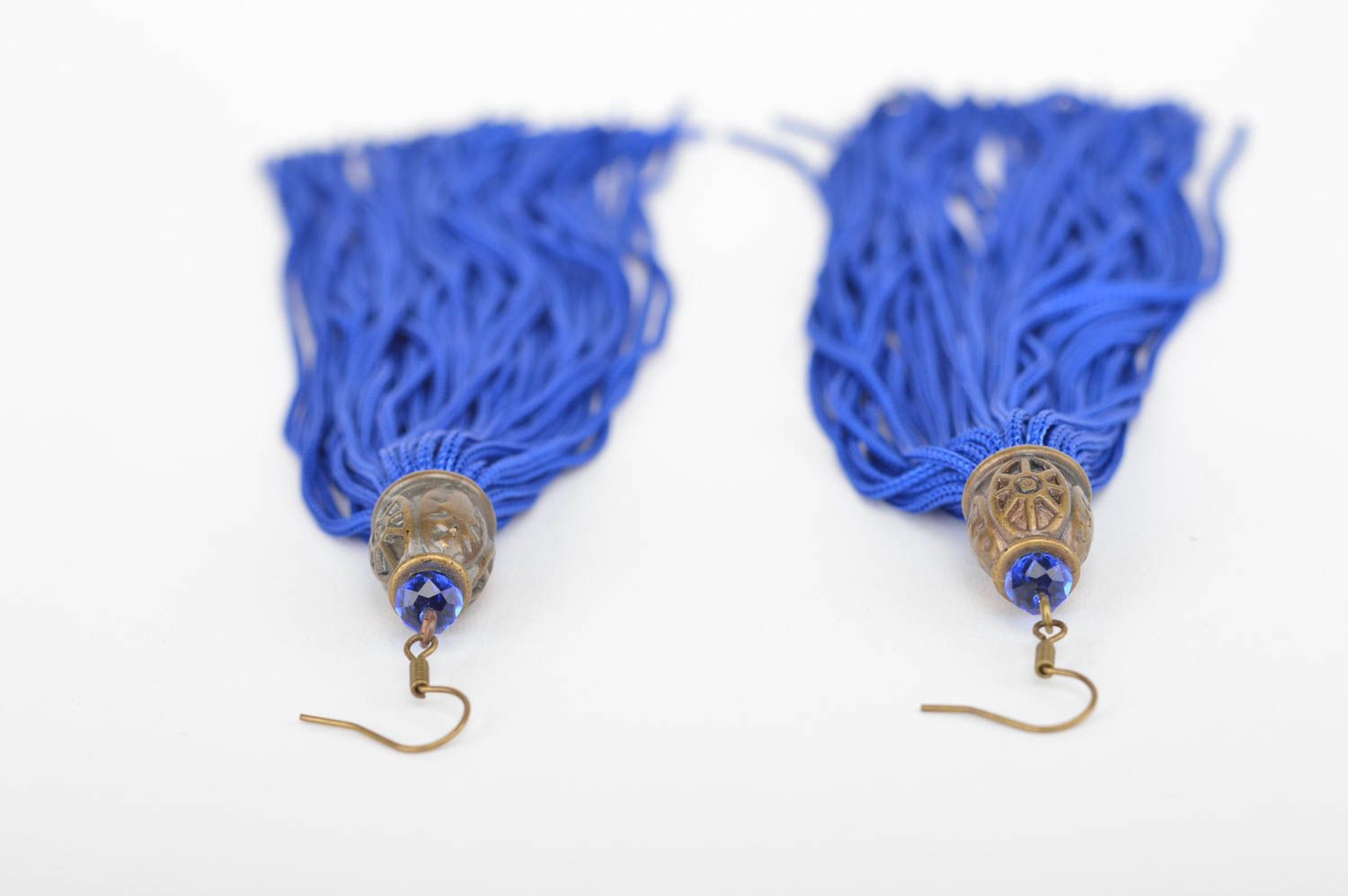 Красивые нарядные длинные серьги из шнурков синего цвета ручная работа фото 5