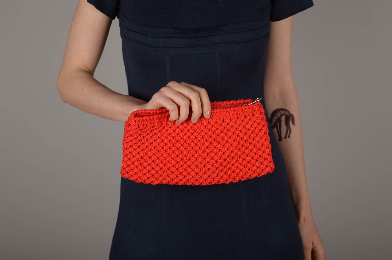 Сумка ручной работы сумочка клатч женская сумка красная в технике макраме фото 5
