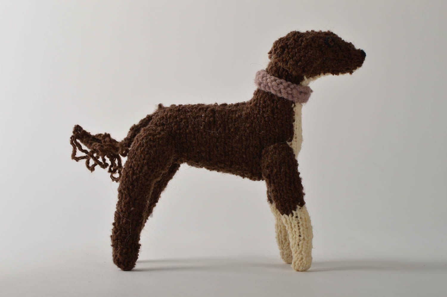 Muñeco artesanal juguete tejido con carcasa decoración de hogar perrito marrón  foto 2