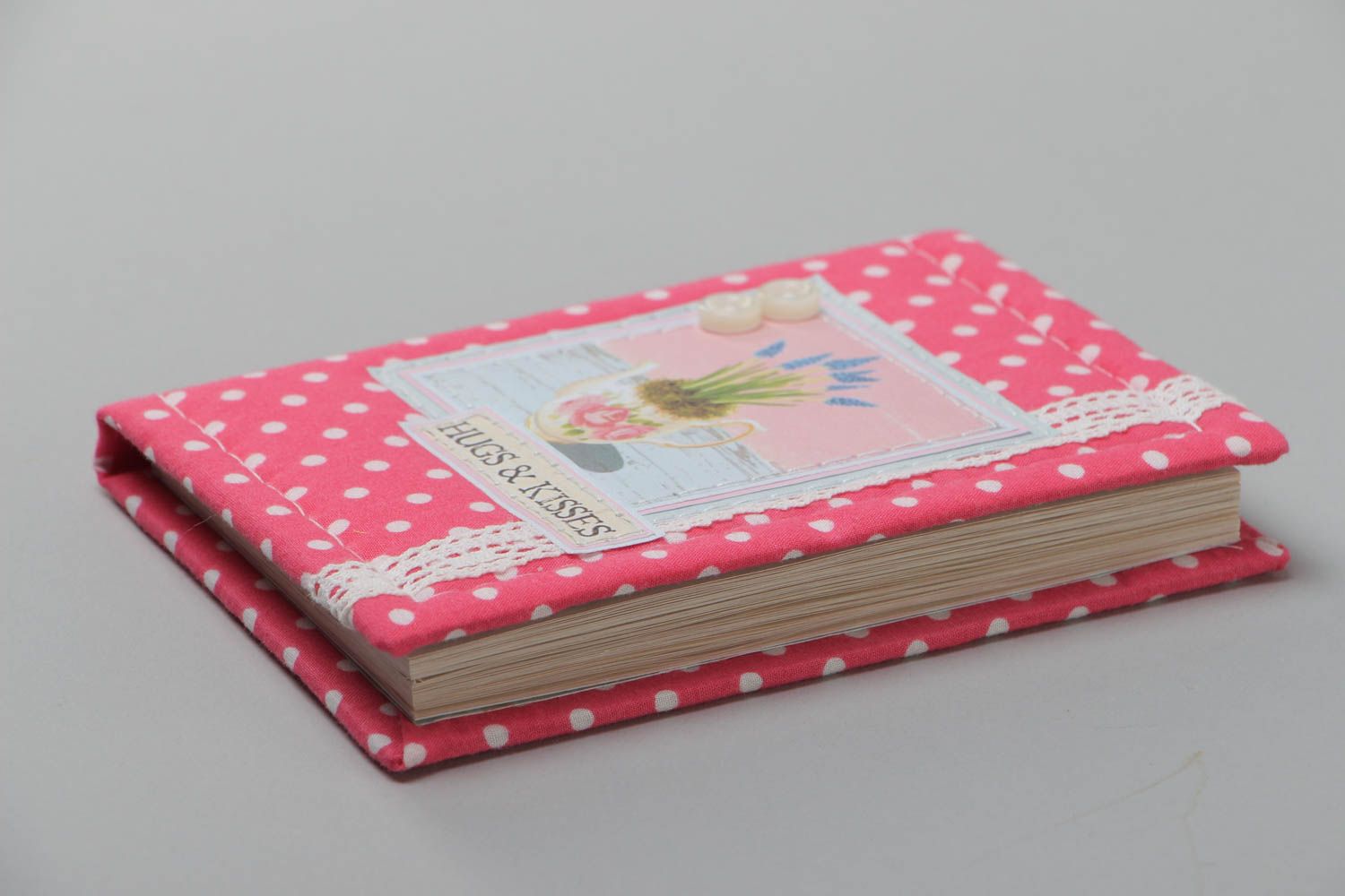 Carnet avec couverture en tissu rose à pois blancs décoré de dentelle fait main photo 3