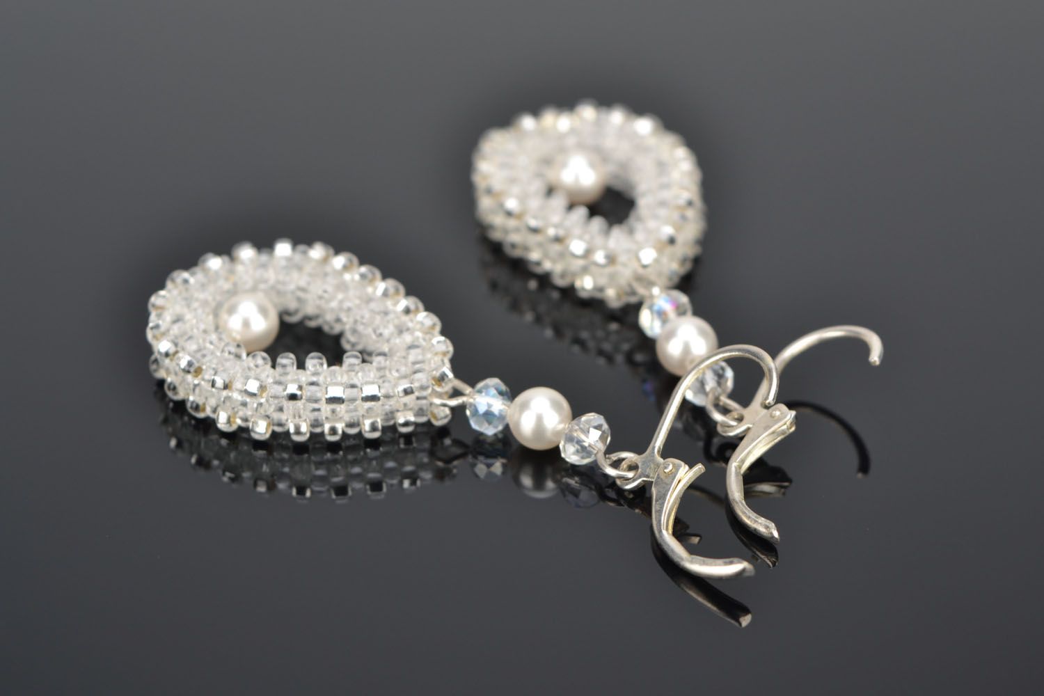 Boucles d'oreilles et collier artisanaux en perles de rocaille et cristaux photo 5