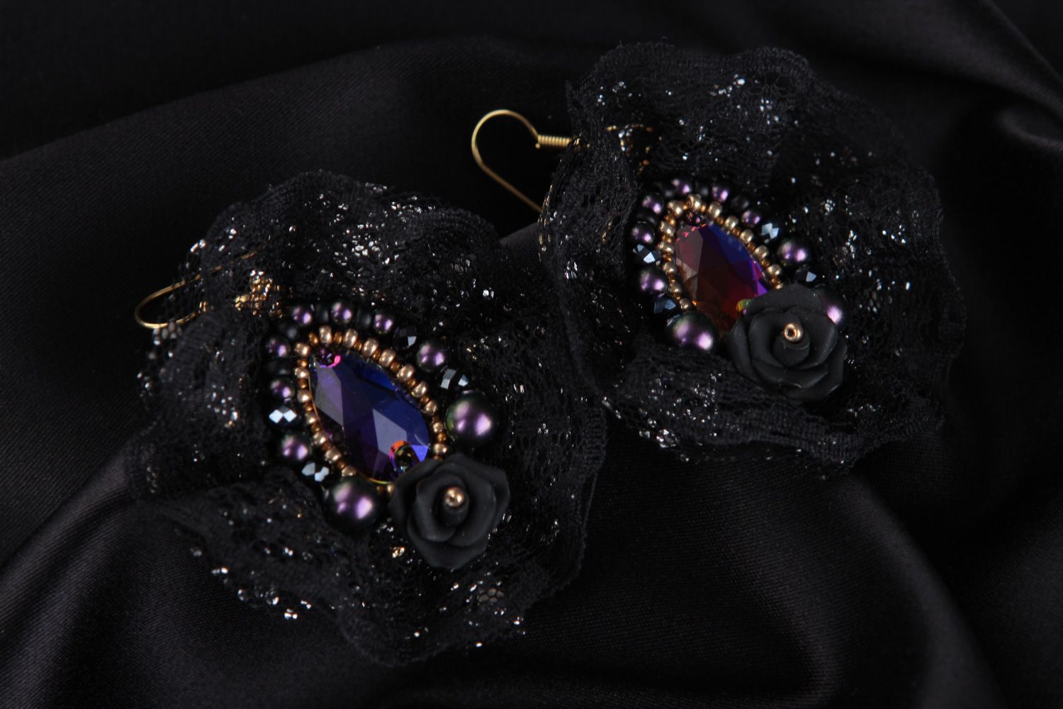Handmade lacy dangle earrings of black color with beads crystals and pearls photo 5