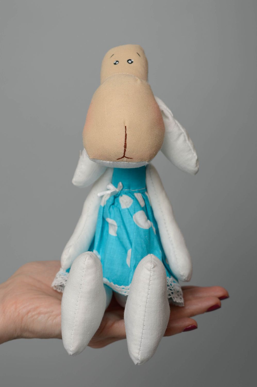 Текстильная игрушка овечка в голубом сарафане фото 4