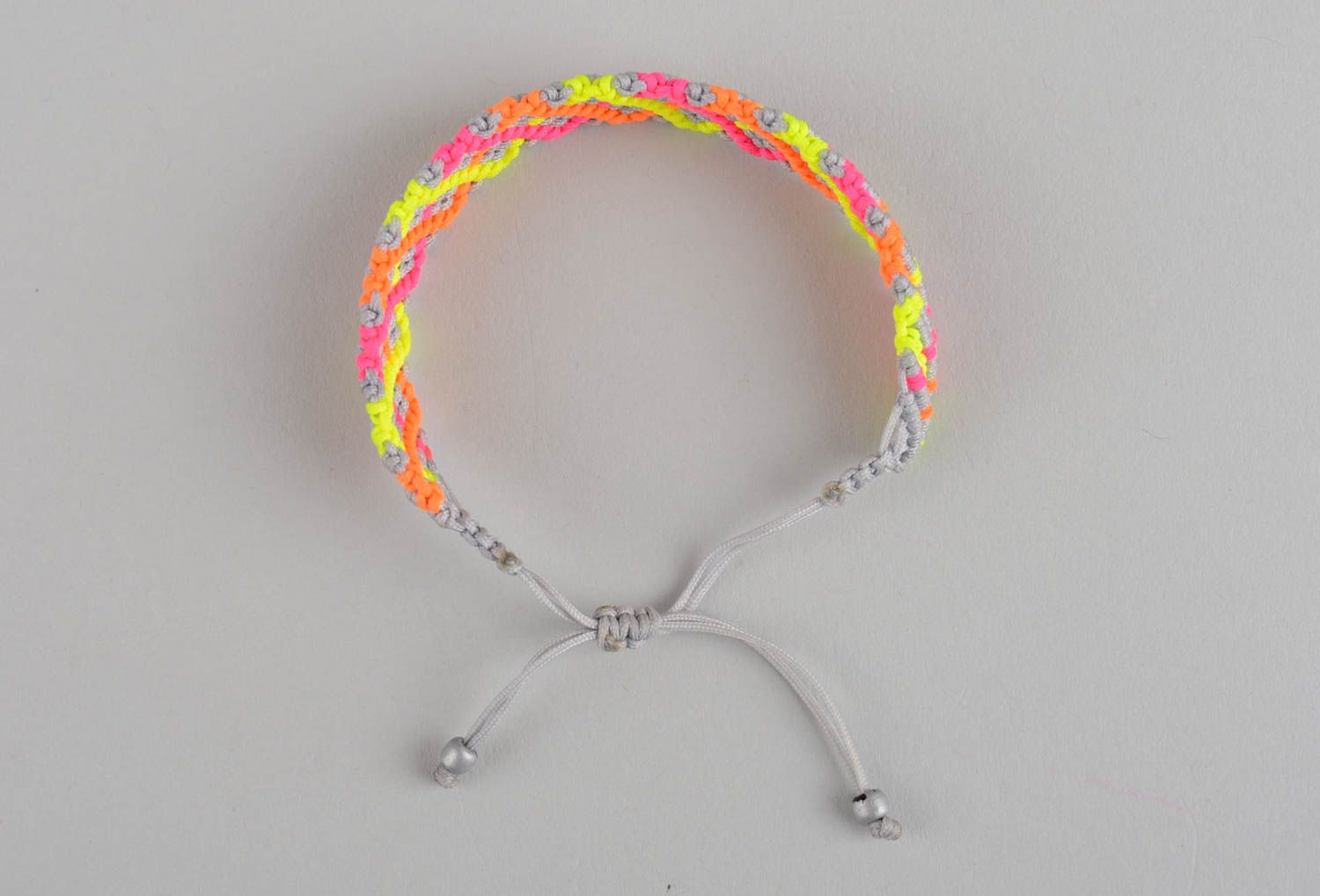 Bracelet textile Bijou fait main multicolore tricot de créateur Accessoire femme photo 4