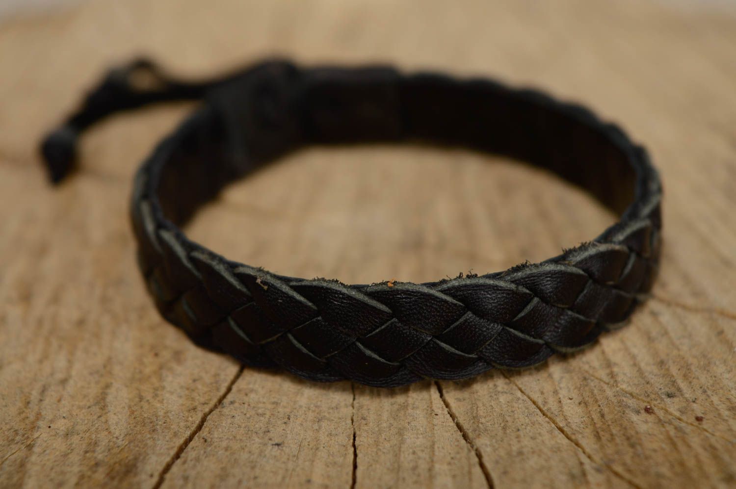 Black woven leather bracelet photo 1