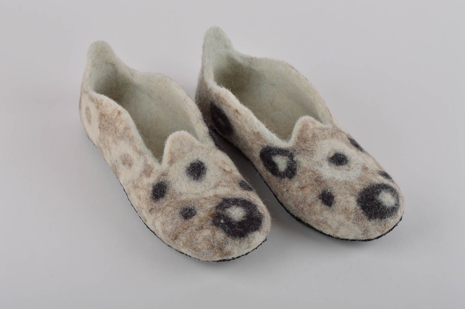 Handmade gefilzte Pantoffeln Geschenk für Frau Damen Hausschuhe mit Sohlen foto 1
