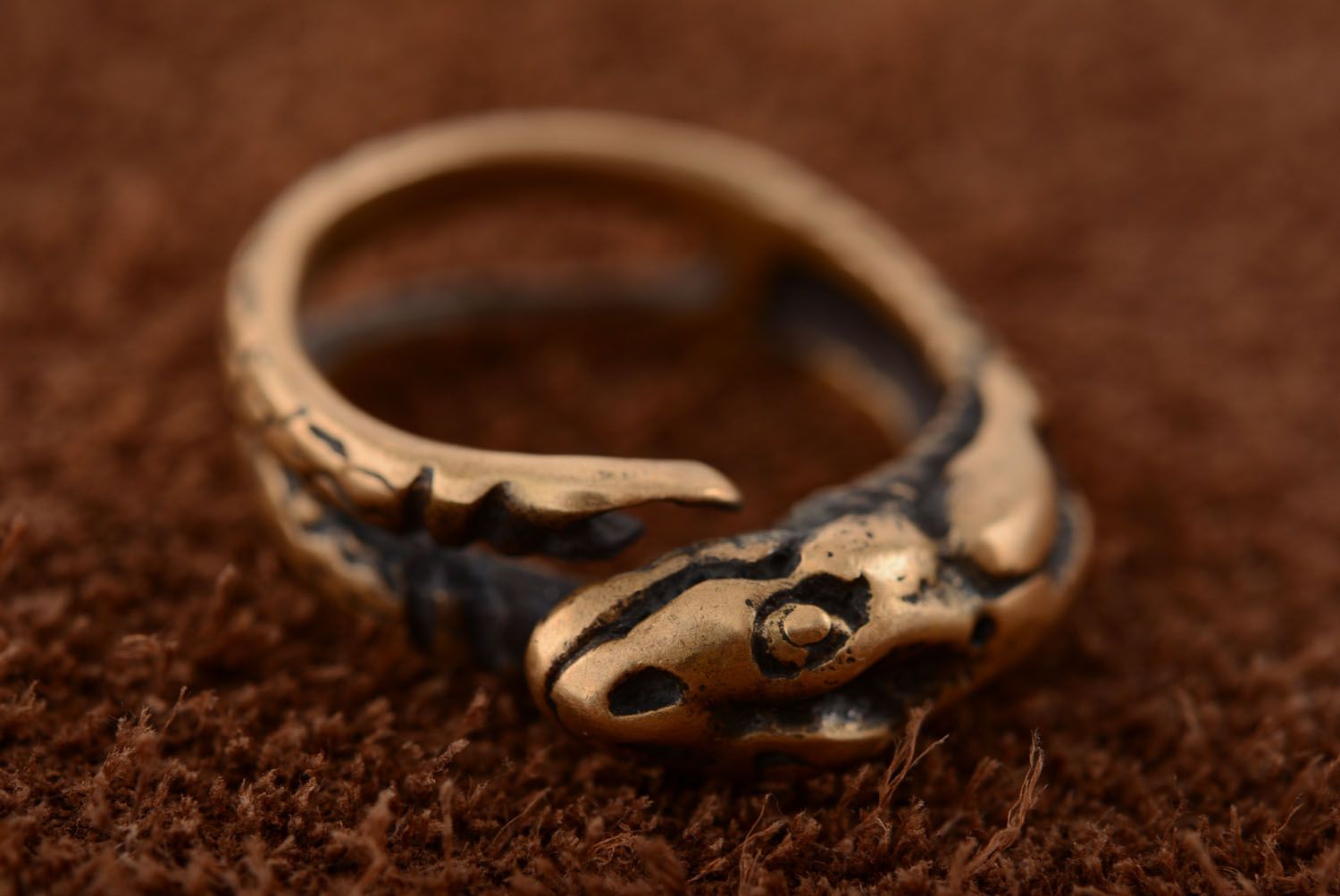 Открытое кольцо из бронзы Урабарос фото 3