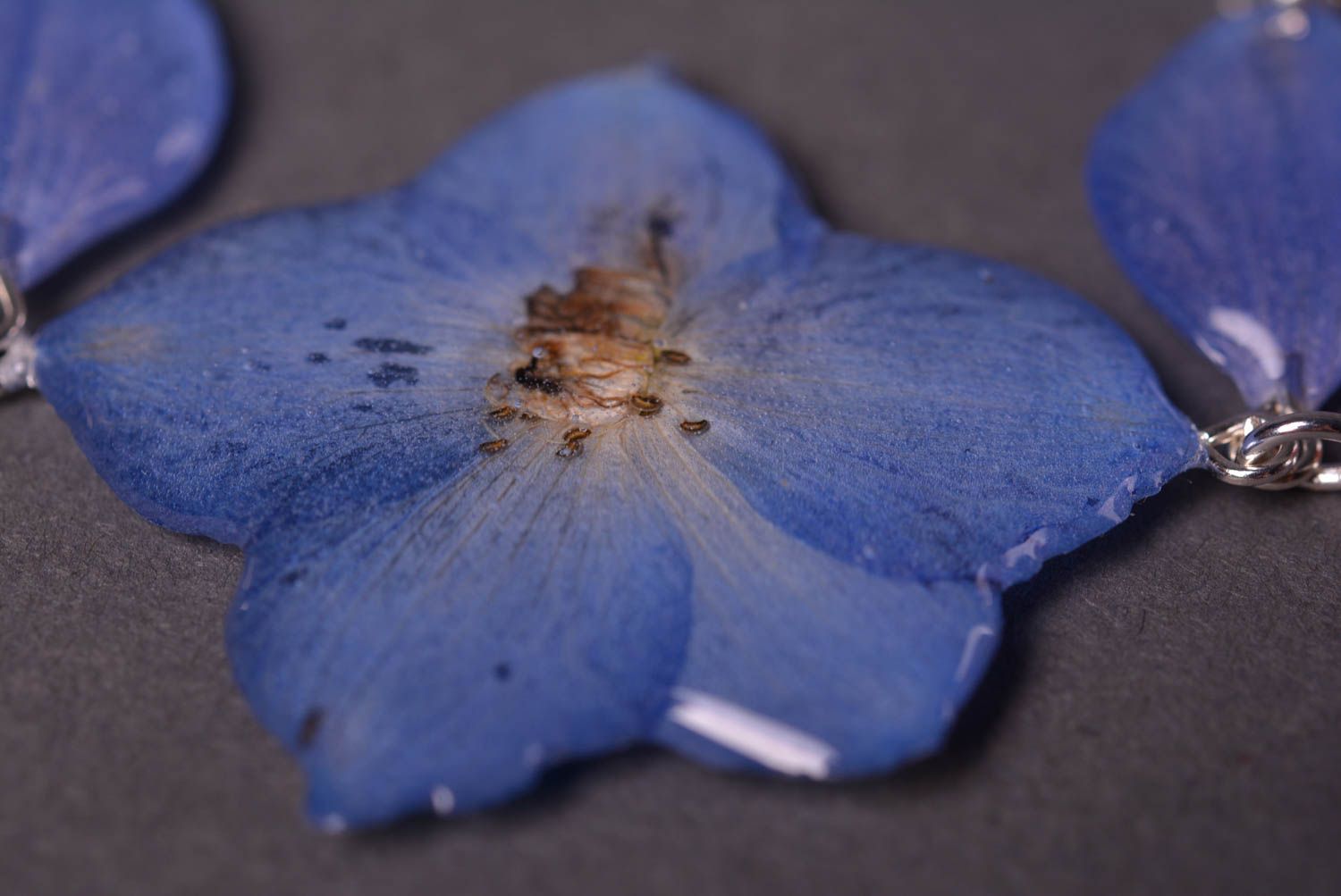 Bracelet fleurs Bijou fait main résine époxyde Accessoire pour femme bleu ciel photo 4