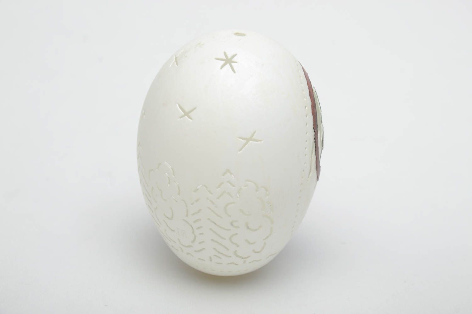 Резное куриное яйцо для декора интерьера фото 3