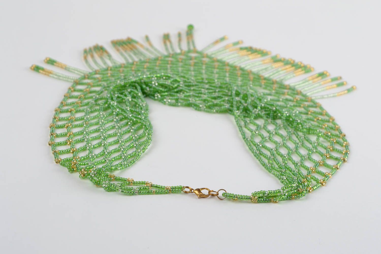 Зеленое ожерелье из бисера ручной работы в виде косынки оригинальное Листва фото 5