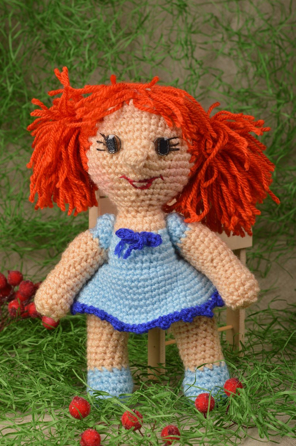 Мягкая игрушка кукла ручной работы кукла крючком в голубом платье маленькая фото 1