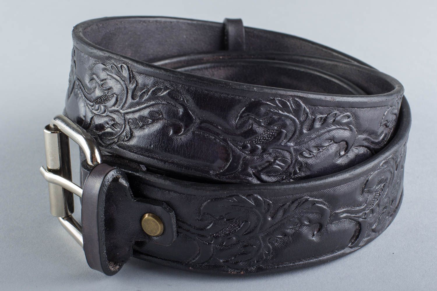Handmade designer black genuine leather men's belt with embossed floral pattern photo 4