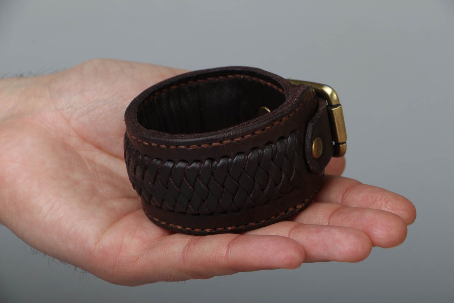 Large bracelet en cuir naturel fait main photo 4