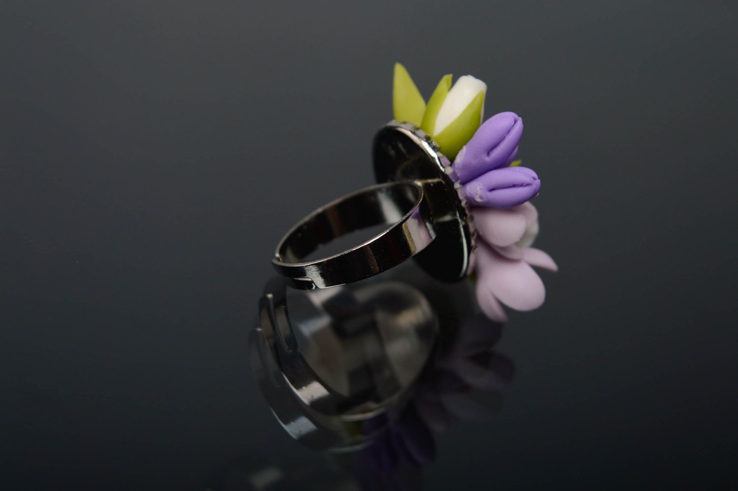 Симпатичное кольцо из холодного фарфора Весенний букет фото 2