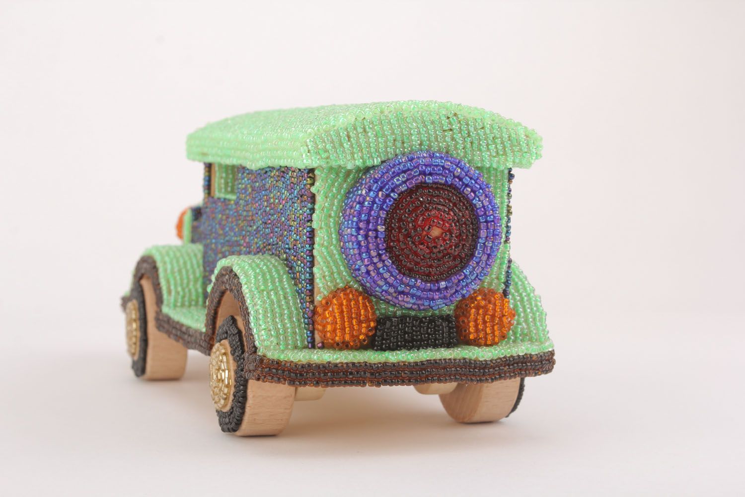 Spielzeugauto aus Holz handmade foto 3