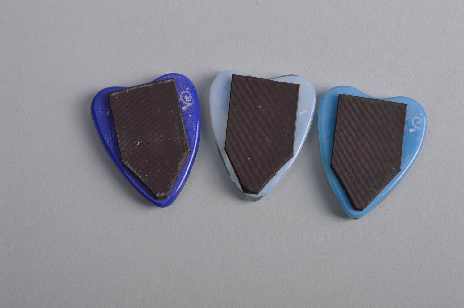 Handmade designer fridge magnets made of glass hearts 3 pieces photo 5