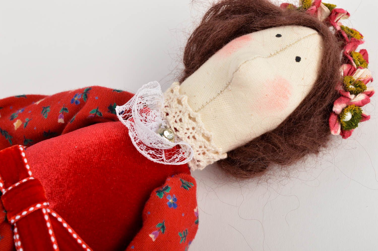 Кукла ручной работы мягкая кукла в красном платье кукла из ткани красивая фото 4