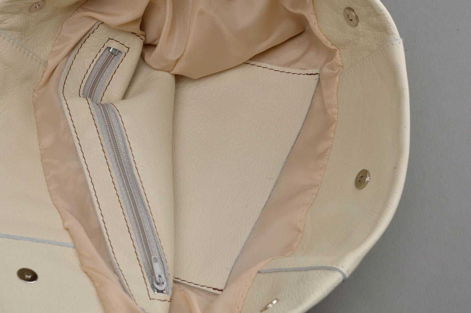Grand sac à main en cuir blanc naturel avec anse brune fait main pour femme photo 2