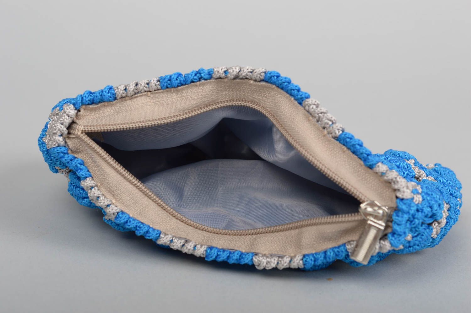 Косметичка ручной работы сумочка для косметики голубая изделие из макраме фото 4