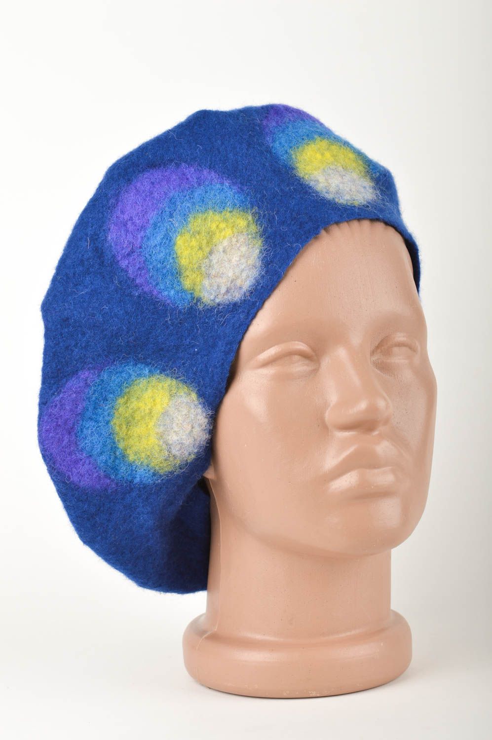 Béret en laine feutrée Chapeau fait main bleu chaud Vêtement pour femme photo 1