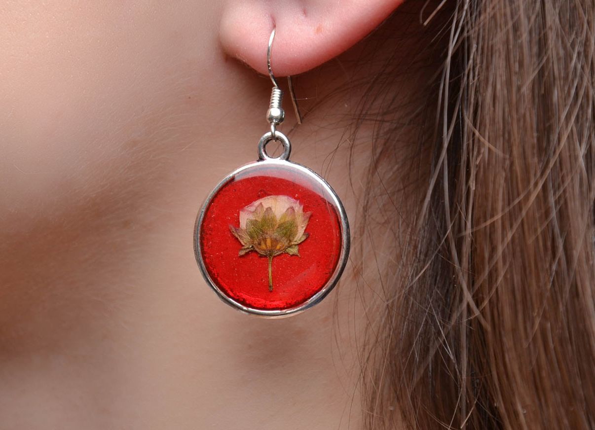 Boucles d'oreilles artisanales avec fleurs naturelles rondes photo 2