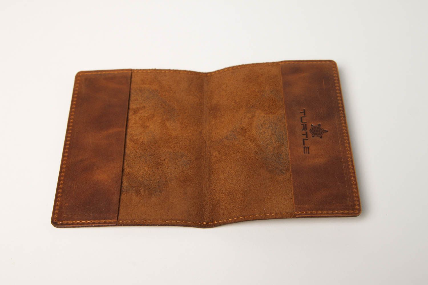 Estuche para pasaporte hecho a mano marrón regalo original accesorio de hombre  foto 4