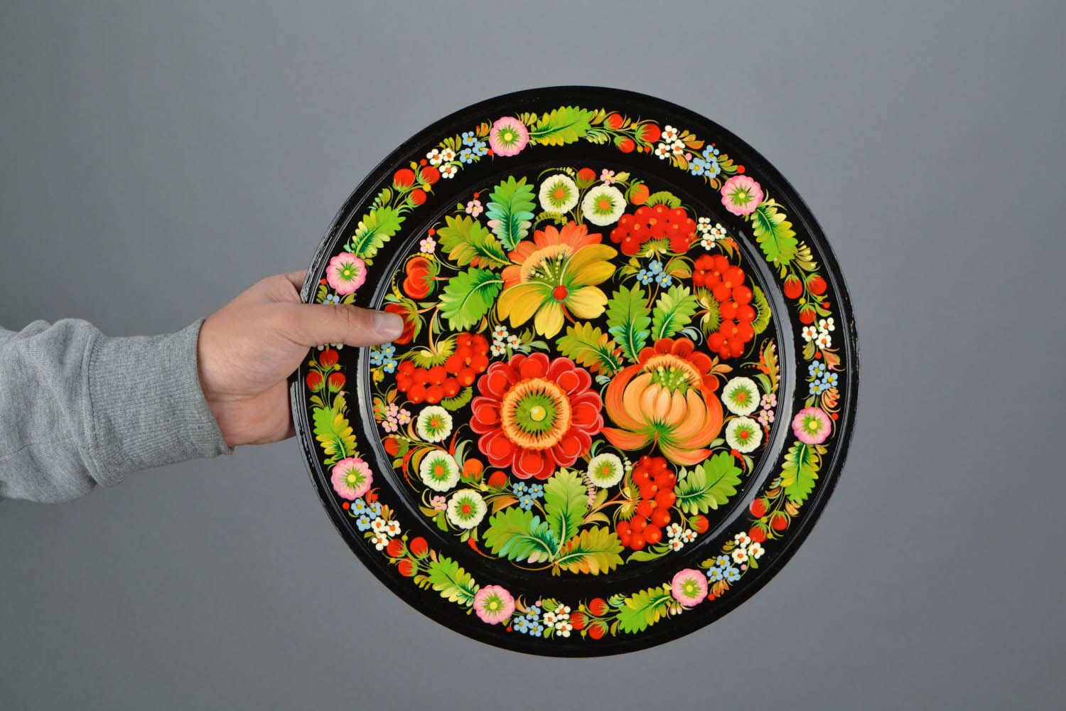 Decorative plate with Petrikov painting photo 2