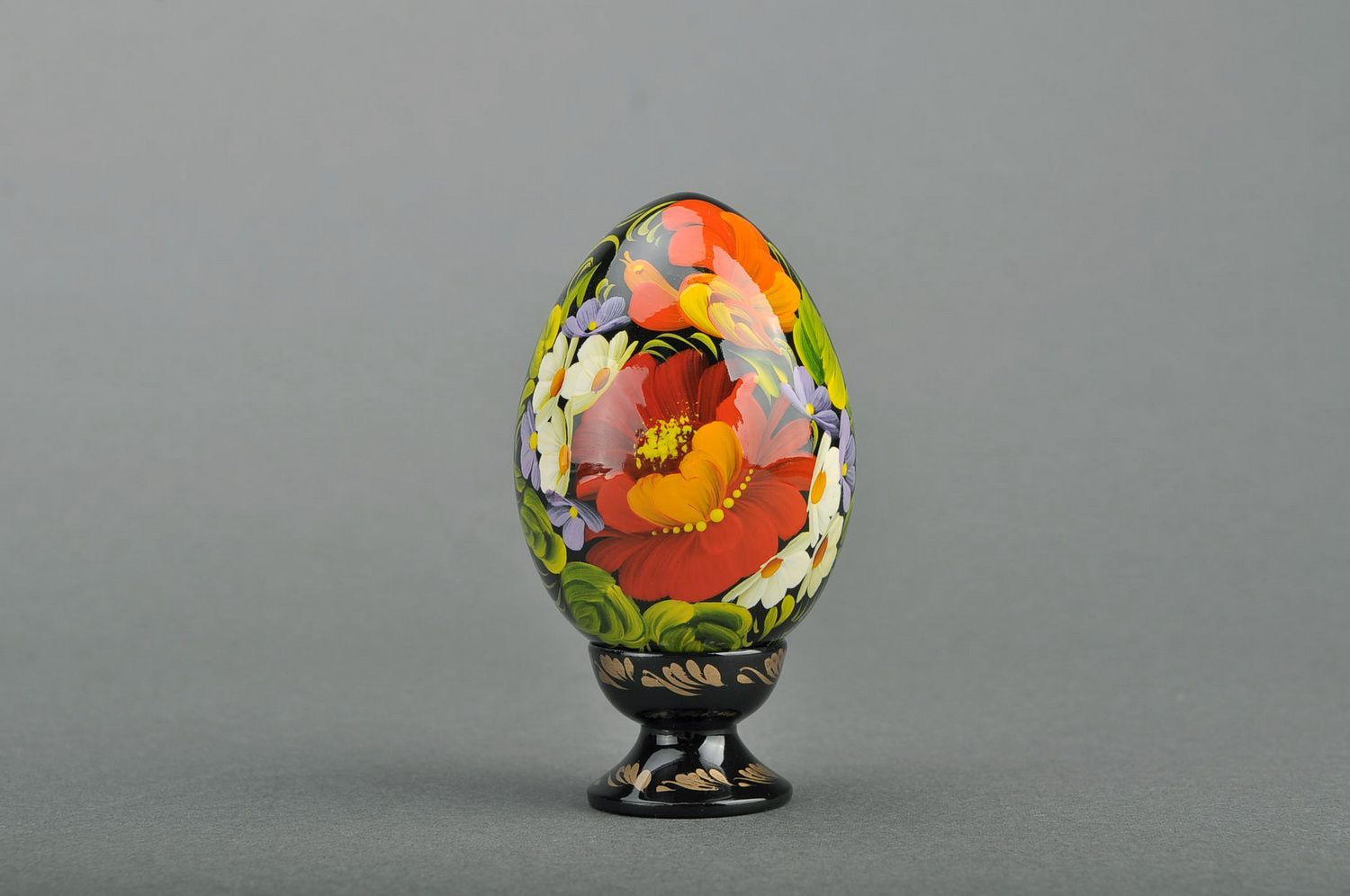 Яйцо декоративное на подставке Птица в цветах фото 2