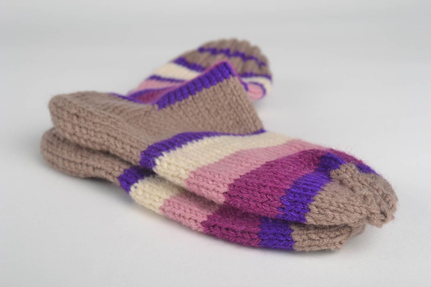 Chaussettes tricot faites main Vêtement femme en mi-laine rayées Cadeau original photo 2