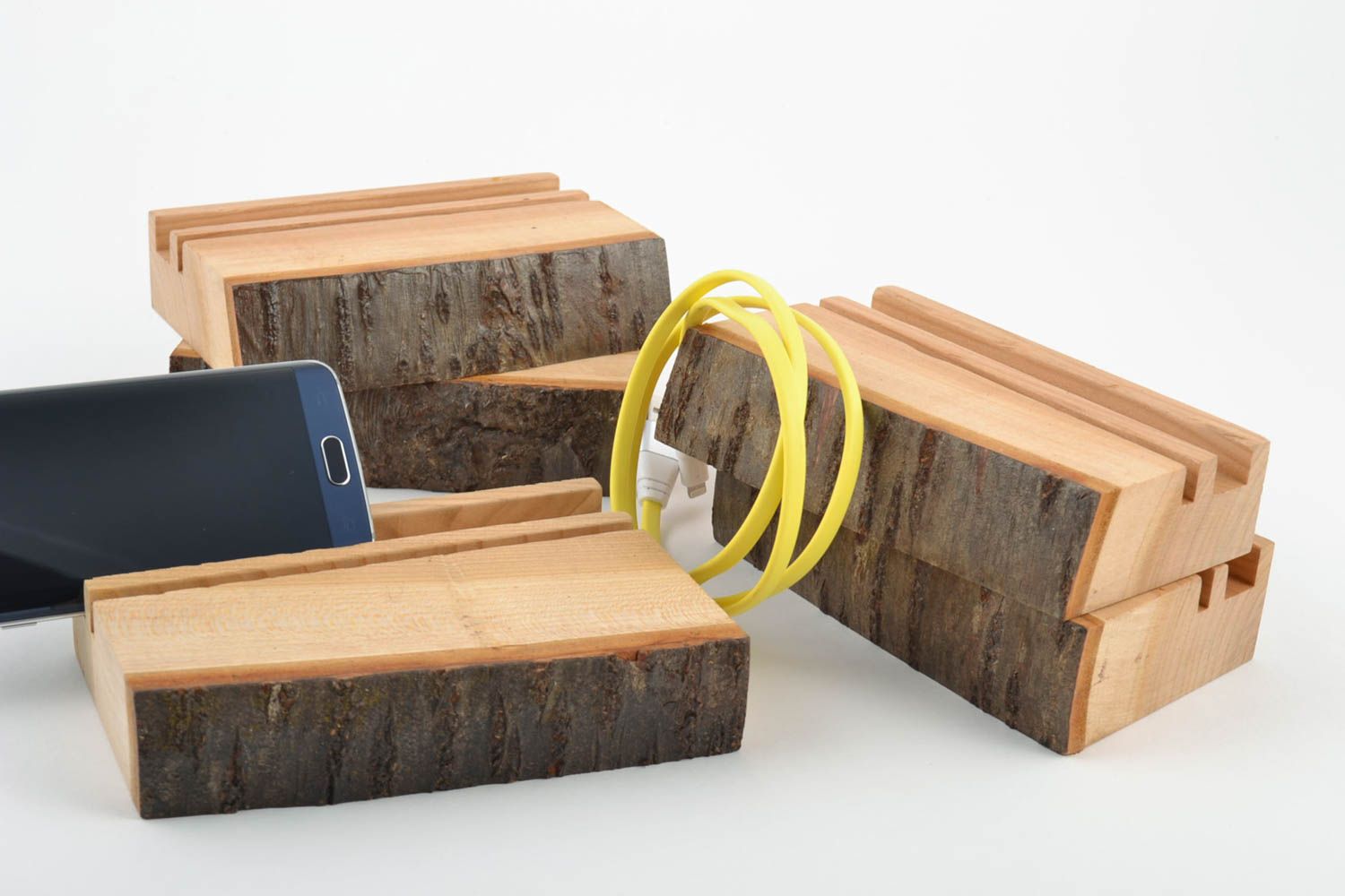 Sujetadores para tablets de madera juego de cinco piezas marrones artesanales foto 1