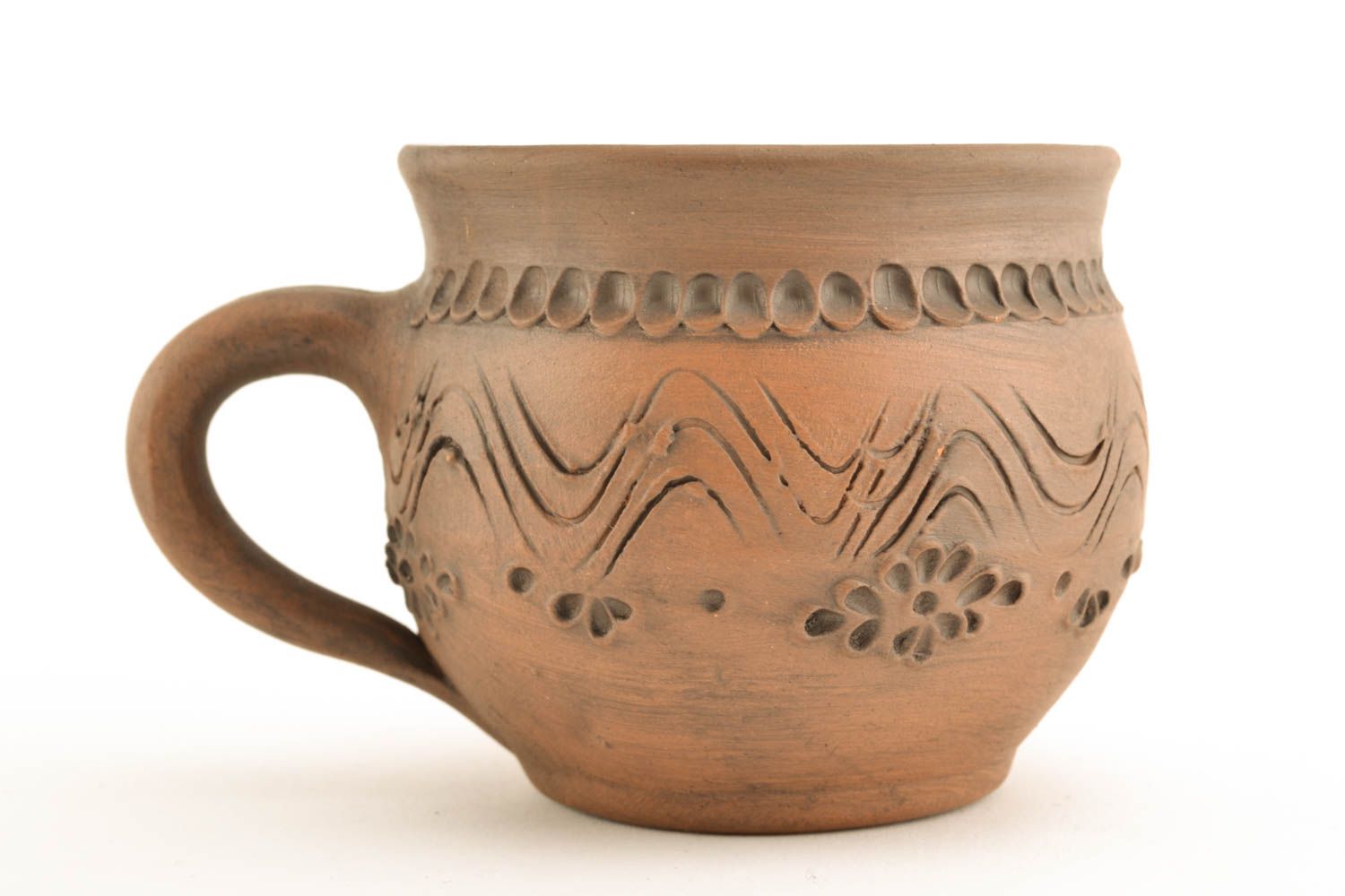 Tasse originale de céramique avec ornements photo 1