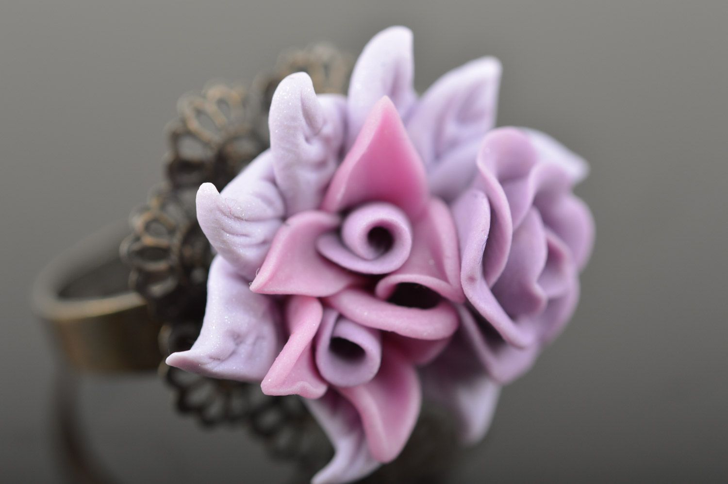 Belle bague en pâte polymère réglable avec fleurs violette originale faite main  photo 5