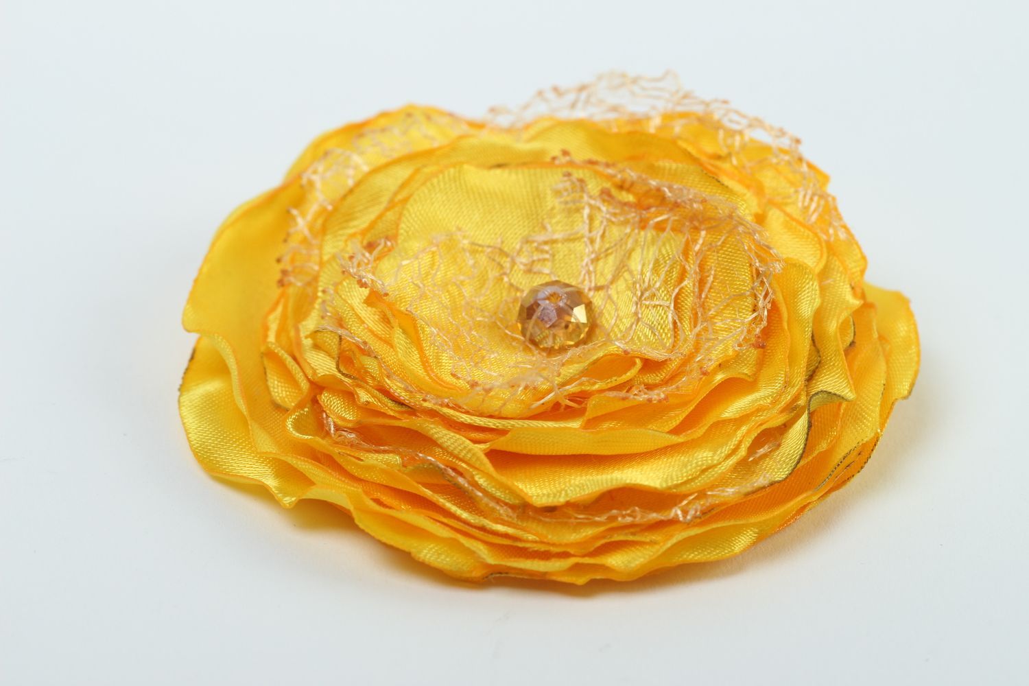 Handmade Schmuck Brosche Haarspange Blume Accessoire für Frauen aus Atlas gelb  foto 3