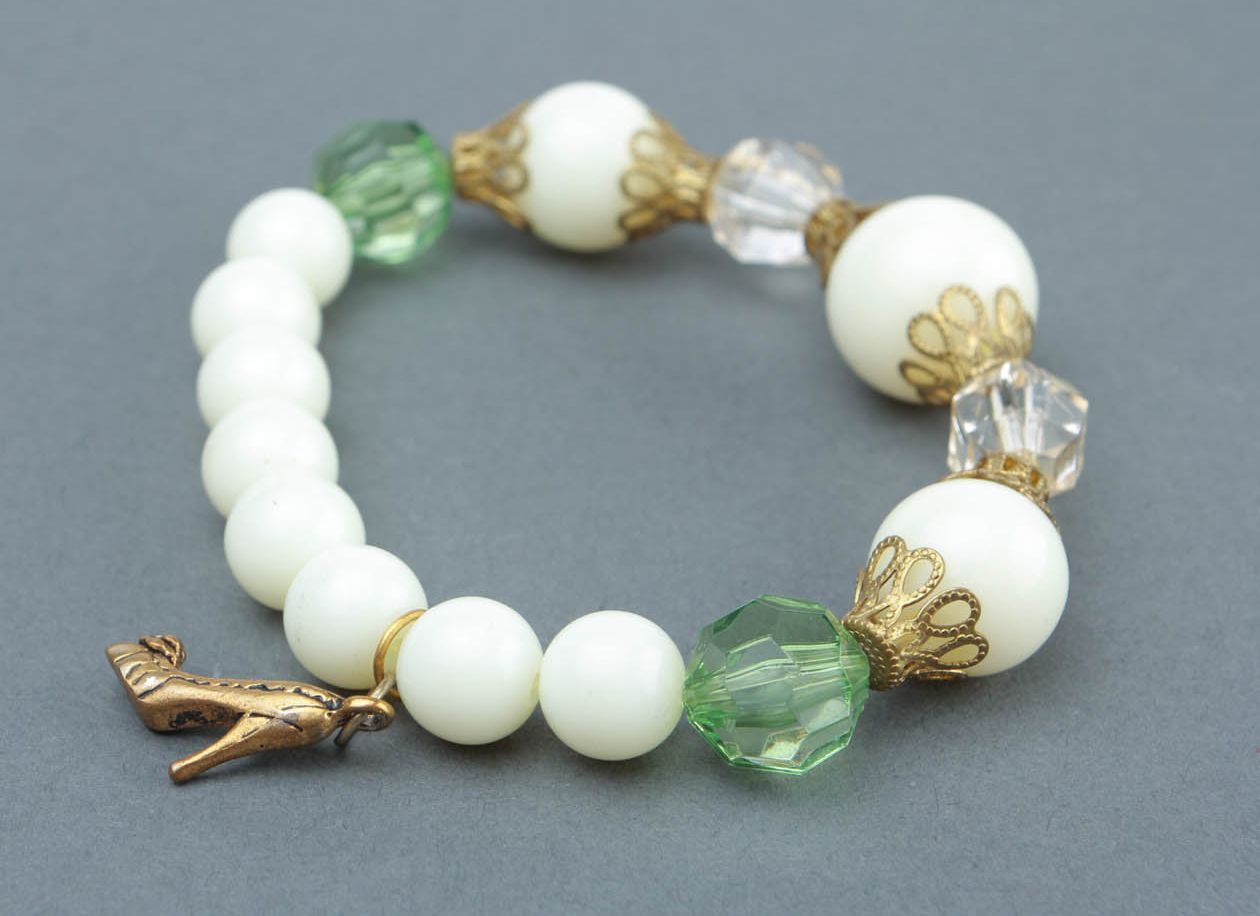 Bracelet en perles du verre et pierres naturelles photo 1