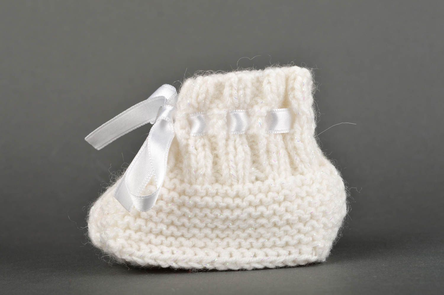 Chaussons tricotés faits main Chaussures bébé blancs originaux Vêtement bébé photo 3
