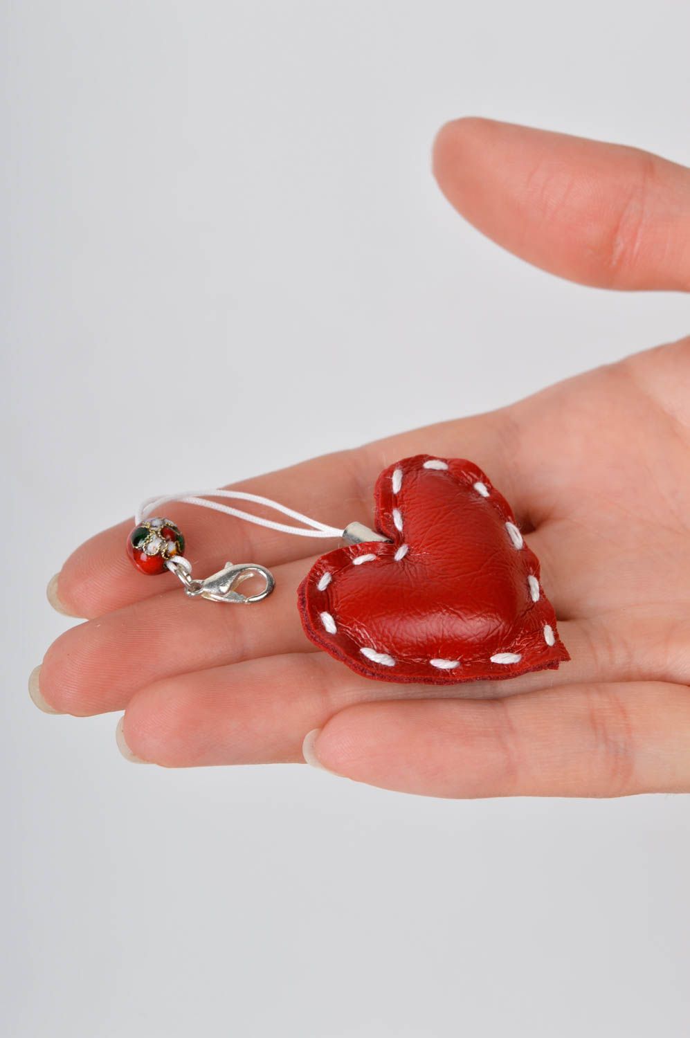 Llavero artesanal con forma de corazón rojo accesorio decorativo regalo original foto 2