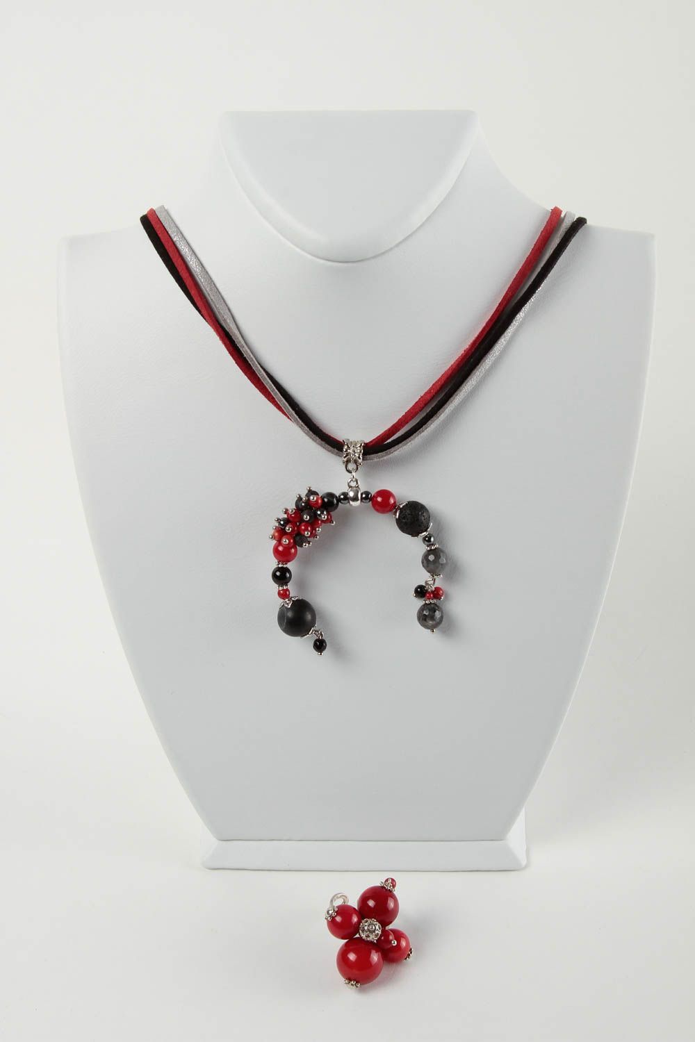 Damen Collier handmade Modeschmuck Ring Accessoire für Frauen in Rot schön foto 1