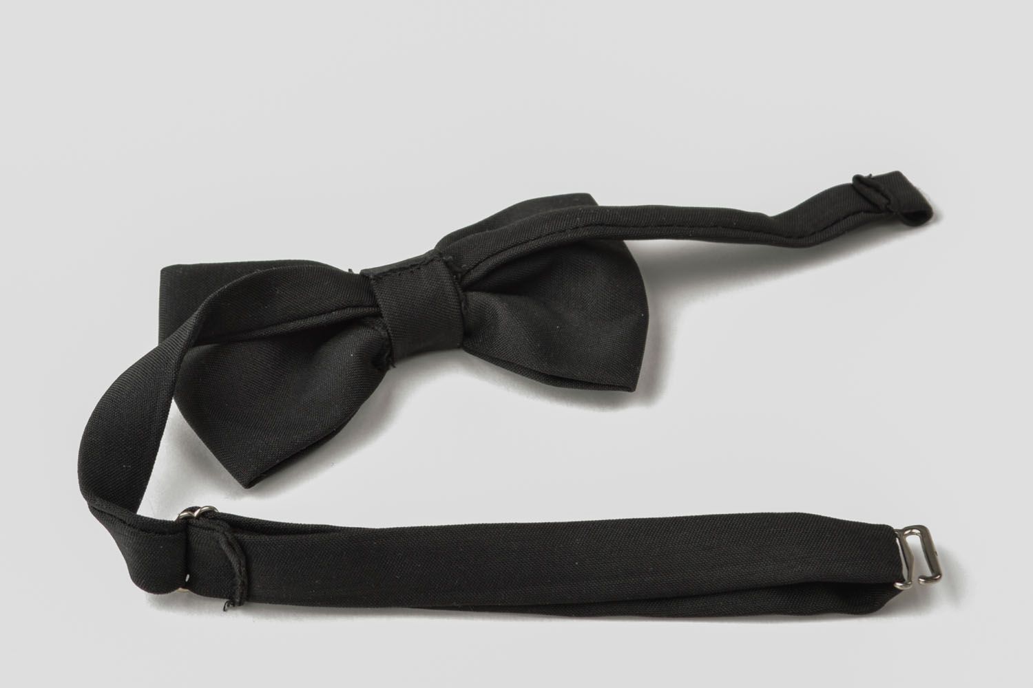 Черный классический галстук-бабочка фото 5