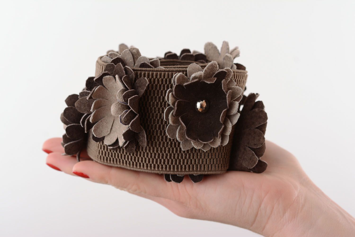 Elastic belt with leather flowers photo 1