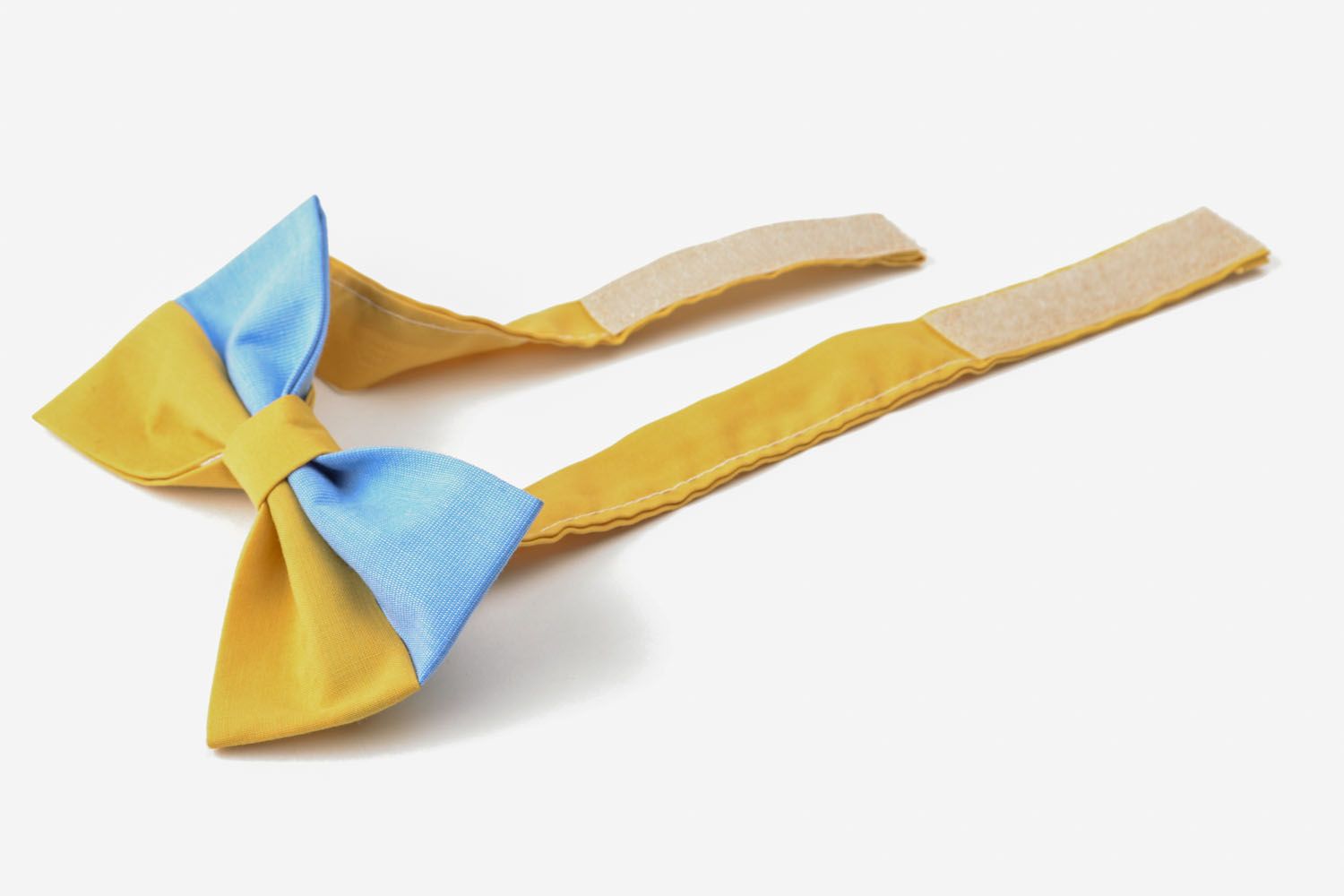 Gravata-borboleta artesanal amarela-azul  foto 3