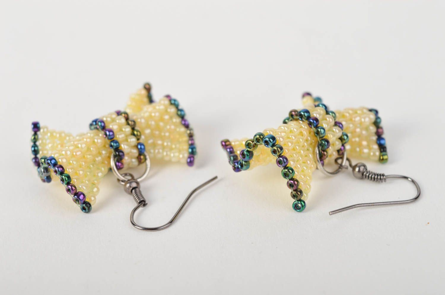 Серьги необычной формы серьги ручной работы из бисера модные серьги бантики фото 4