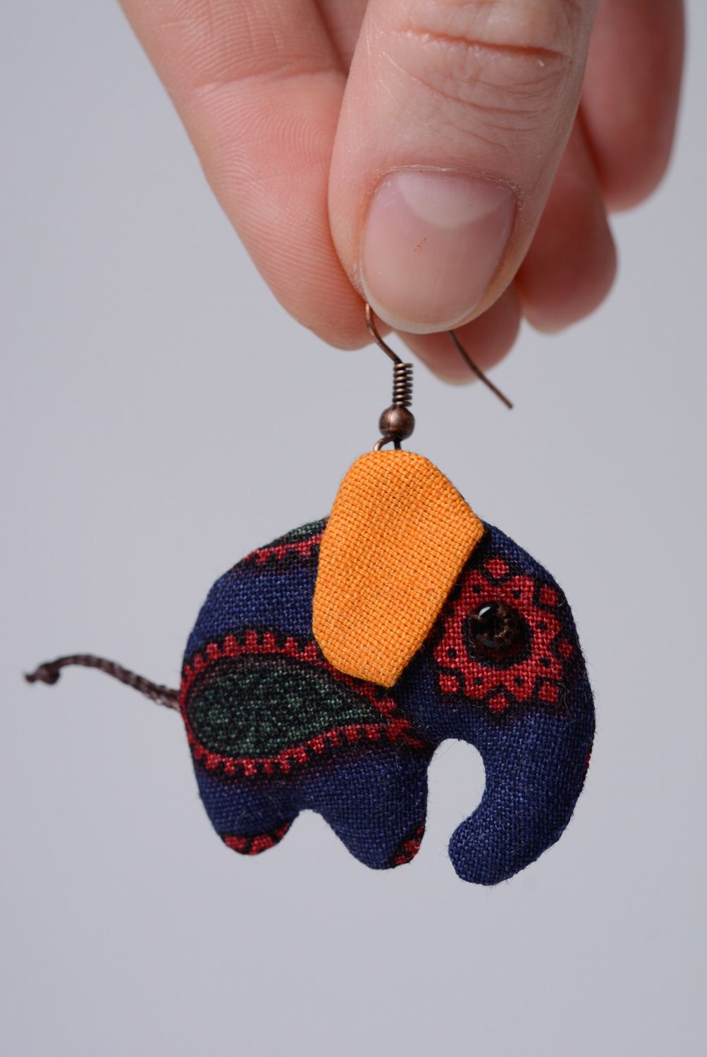 Boucles d'oreilles éléphants en lin et coton faites main originales design photo 3